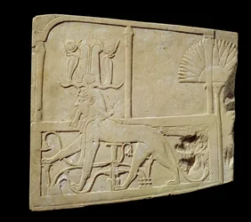 Rilievo che raffigura una sfinge in cammino, 1069-715 a.C.